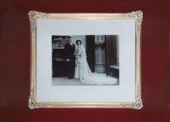 Wedding Photo in Fancy Corner Frame
